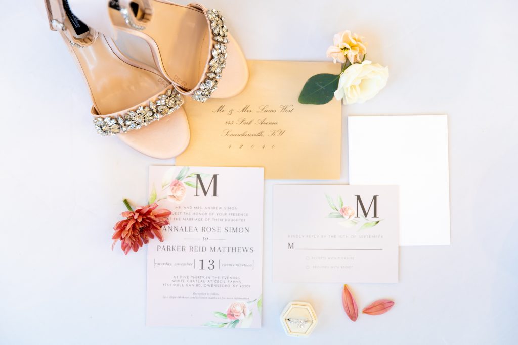 Pinterest-worthy-wedding-details-invitation-suite-florals